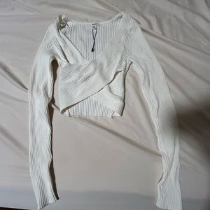white long sleeve crop top